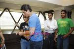 Shahrukh Khan at Reebok and bollywoodhungama.com meets the My Name Is Khan online contest winners in Mannat on 23rd March 2010 (34).JPG
